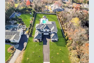 6 Gables Court, Dix Hills, NY 11746 - Photo 2