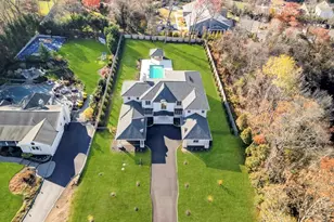 6 Gables Ct, Dix Hills, NY 11746 - Photo 2