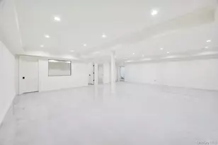 6 Gables Ct, Dix Hills, NY 11746 - Photo 20