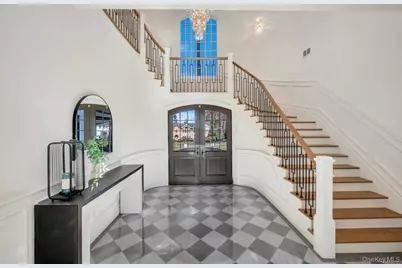 6 Gables Court, Dix Hills, NY 11746 - Photo 4