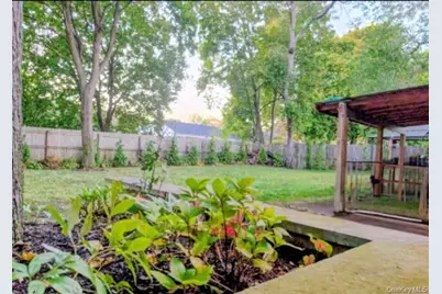 17 Grayley Place, Huntington Station, NY 11746 - Photo 8