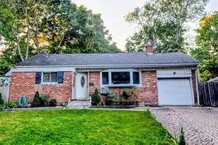 17 Grayley Pl, Huntington Station, NY 11746 - Photo 4