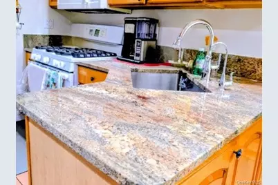 17 Grayley Place, Huntington Station, NY 11746 - Photo 10