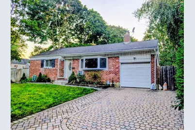 17 Grayley Place, Huntington Station, NY 11746 - Photo 12