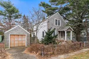 160 Lanier Pl, Westbury, NY 11590 - Photo 2