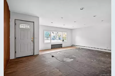 48 E Rogues Path, Huntington Station, NY 11746 - Photo 12