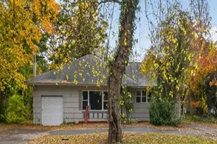 48 E Rogues Path, Huntington Station, NY 11746 - Photo 2