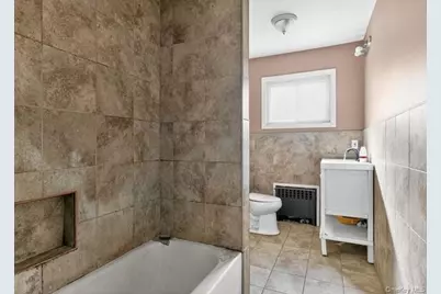 48 E Rogues Path, Huntington Station, NY 11746 - Photo 18