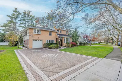 38 Lake Drive, Manhasset Hills, NY 11040 - Photo 4