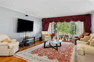 38 Lake Dr, Manhasset Hills, NY 11040 - Photo 14