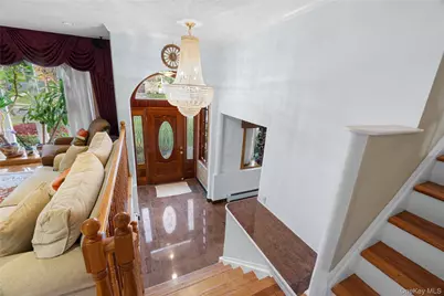 38 Lake Drive, Manhasset Hills, NY 11040 - Photo 16