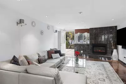 38 Lake Drive, Manhasset Hills, NY 11040 - Photo 20