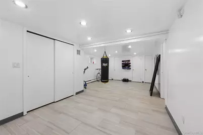 38 Lake Drive, Manhasset Hills, NY 11040 - Photo 34