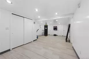 38 Lake Dr, Manhasset Hills, NY 11040 - Photo 34