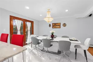 38 Lake Dr, Manhasset Hills, NY 11040 - Photo 14