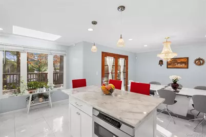 38 Lake Drive, Manhasset Hills, NY 11040 - Photo 10