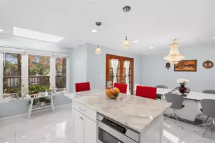 38 Lake Dr, Manhasset Hills, NY 11040 - Photo 10