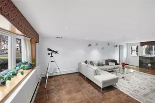 38 Lake Dr, Manhasset Hills, NY 11040 - Photo 20