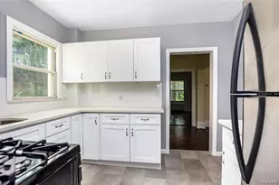 17 Landscape Ave, Yonkers, NY 10705 - Photo 8