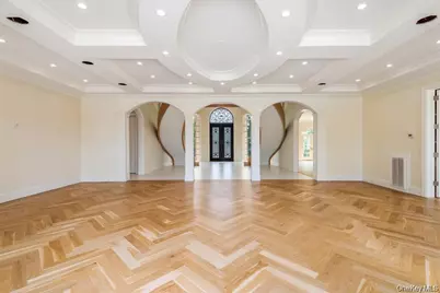 566 E Shore Road, Great Neck, NY 11024 - Photo 6