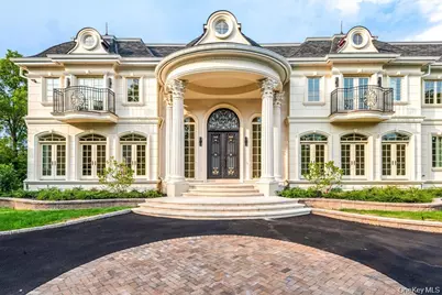 566 E Shore Road, Great Neck, NY 11024 - Photo 2