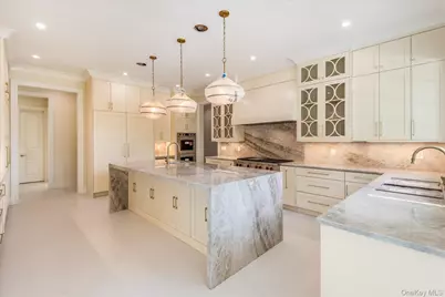 566 E Shore Road, Great Neck, NY 11024 - Photo 18