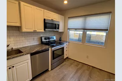 40 Canoe Place Road #4, Hampton Bays, NY 11946 - Photo 10