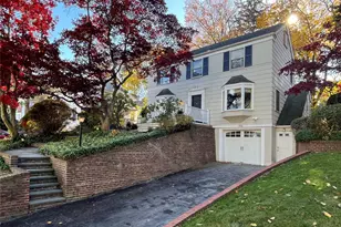 146 Quaker Ridge Rd, Manhasset, NY 11030 - Photo 2