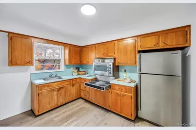 4 Washington Avenue, Smithtown, NY 11787 - Photo 8