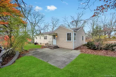 4 Washington Avenue, Smithtown, NY 11787 - Photo 24