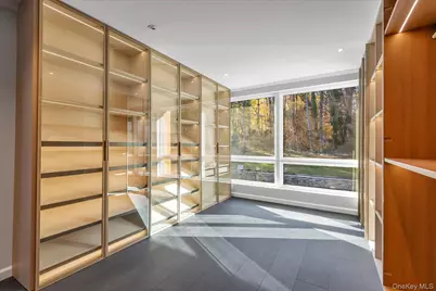 369 E Shore Road, Great Neck, NY 11023 - Photo 32