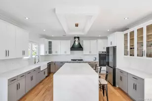 41 Coachman Ln, Levittown, NY 11756 - Photo 2