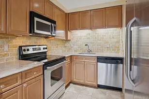 166-26 Powells Cove Blvd, Whitestone, NY 11357 - Photo 6