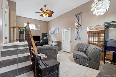 386 Page Avenue, New York, NY 10307 - Photo 14