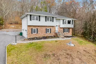 26 Astor Dr, Mahopac, NY 10541 - Photo 2