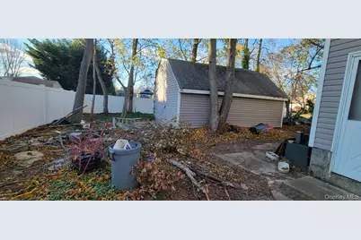 11 45th Street, Lindenhurst, NY 11757 - Photo 4