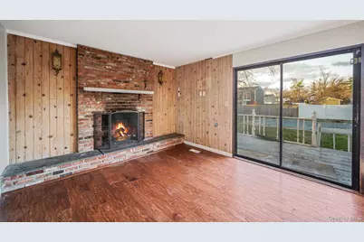 273 Delaware Avenue, Bay Shore, NY 11706 - Photo 24