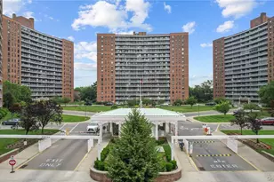 61-45 98th St, Rego Park, NY 11374 - Photo 16