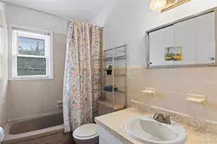 11 Glenwood Rd, Glenwood Landing, NY 11545 - Photo 20