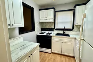 10 Glen Hollow Dr, Holtsville, NY 11742 - Photo 2