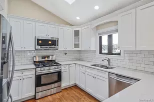 745 S 9th St, Lindenhurst, NY 11757 - Photo 16