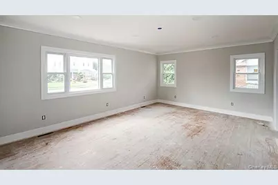 127 Berkshire Road, Rockville Centre, NY 11570 - Photo 12