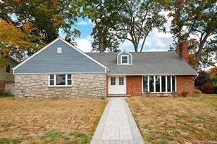 127 Berkshire Rd, Rockville Centre, NY 11570 - Photo 2