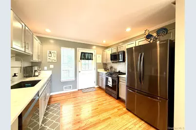 142 Pinebrook Drive, Hyde Park, NY 12538 - Photo 2