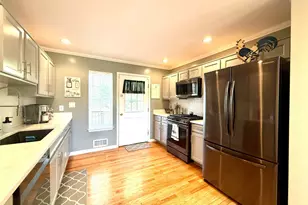 142 Pinebrook Dr, Hyde Park, NY 12538 - Photo 2