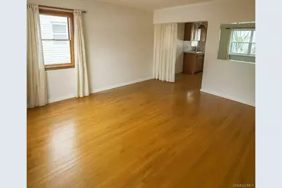 243 Cushing Avenue, Williston Park, NY 11596 - Photo 6