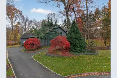 13 Zeck Court, Montebello, NY 10901 - Photo 2