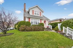 51 Park Ave, New Hyde Park, NY 11040 - Photo 2