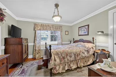 51 Park Avenue, New Hyde Park, NY 11040 - Photo 12