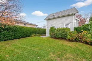 51 Park Ave, New Hyde Park, NY 11040 - Photo 20